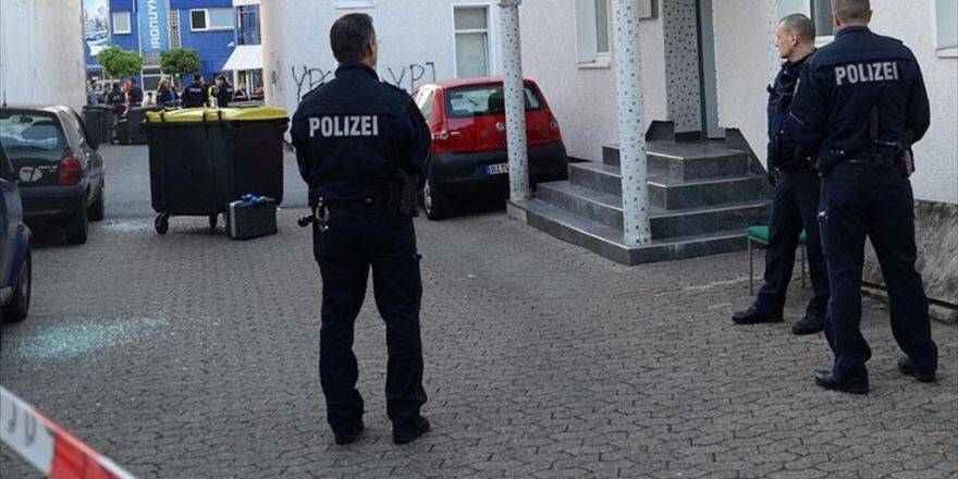 Almanya'da Camiye Molotofkokteylli Saldırı