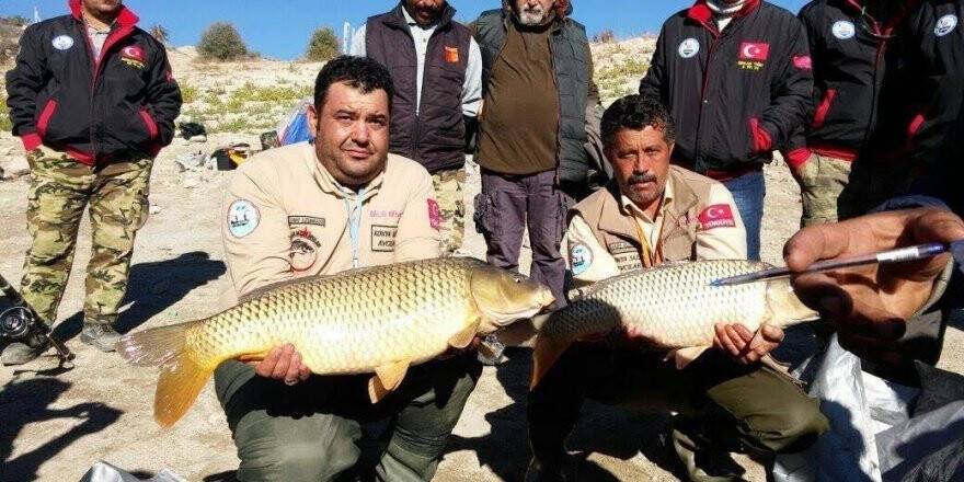 Baraj gölünde balık yakalama yarışması heyecanı