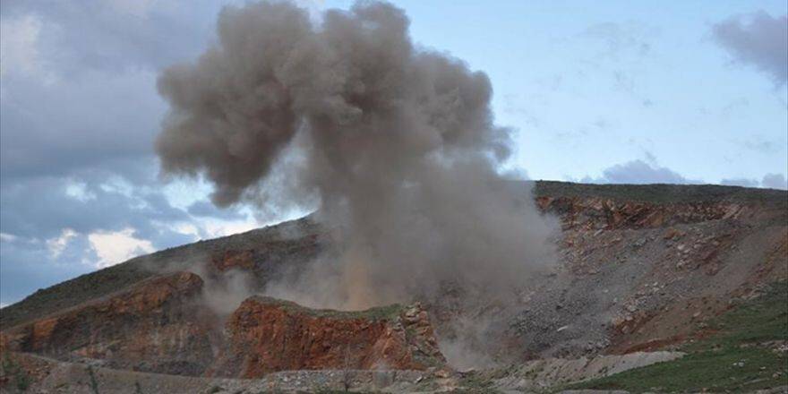 Muş'ta Bomba Yüklü Araç Havadan Vuruldu