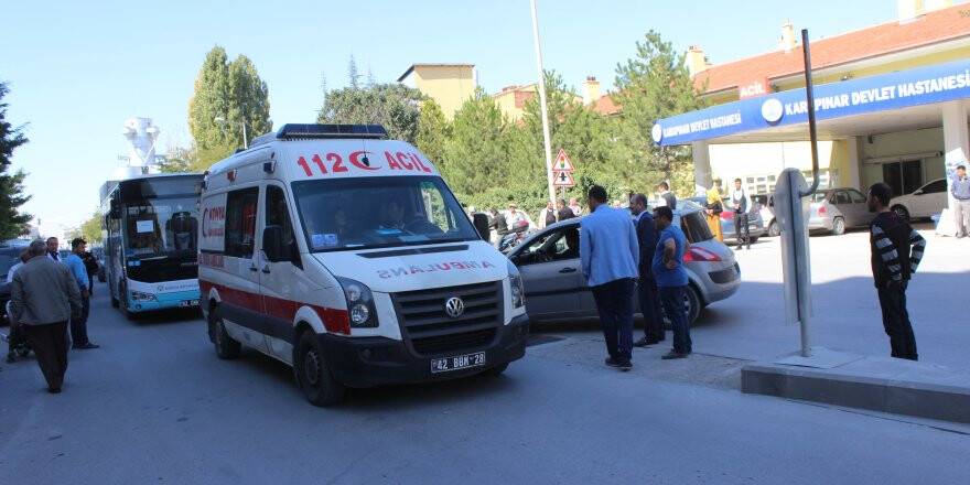 Motosiklet yayalara çarptı: 3 yaralı
