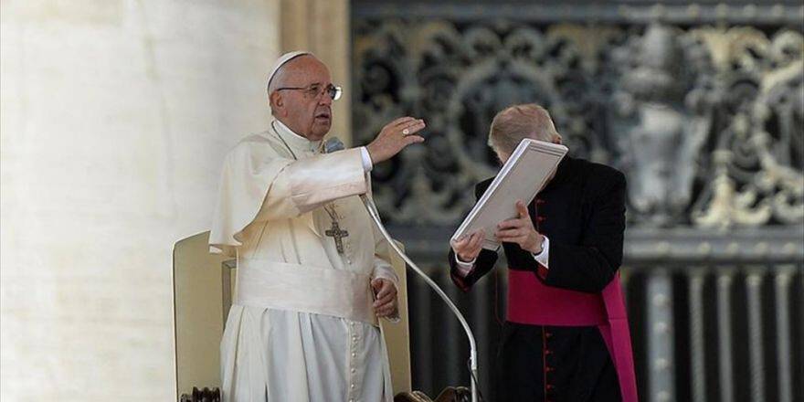 Papa Halep Saldırısına Tepki Gösterdi