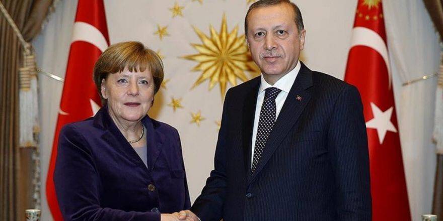 Erdoğan Ve Merkel Suriye'yi Görüştü