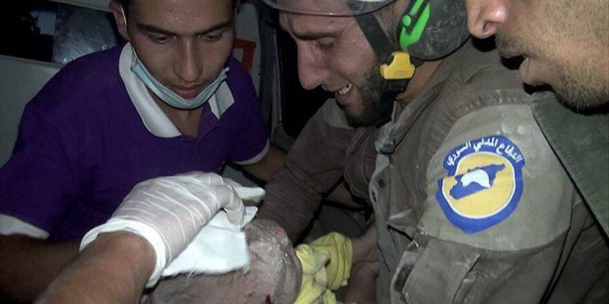 Suriye'de 1 Aylık Bebek Enkazdan Sağ Çıkarıldı