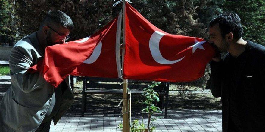 Kopan İki Bacağına Aldırmadan 'Önce Silah Arkadaşım' Dedi