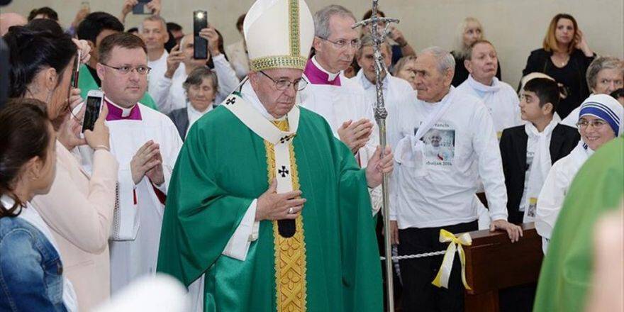 Papa Franciscus Azerbaycan'da Ayine Katıldı