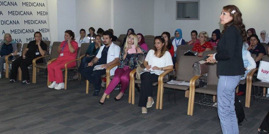 Konya'da bebek emzirme semineri