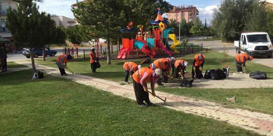Beyşehir'de park ve yeşil alanlarda çalışmalar sürüyor