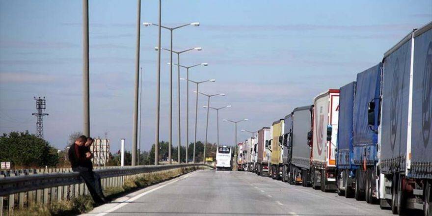 Kapıkule'de 8 Kilometrelik Tır Kuyruğu Oluştu