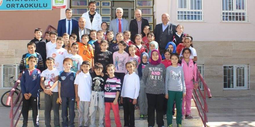 Bozkır Belediye Başkanı İbrahim Gün okul ziyaretlerinde