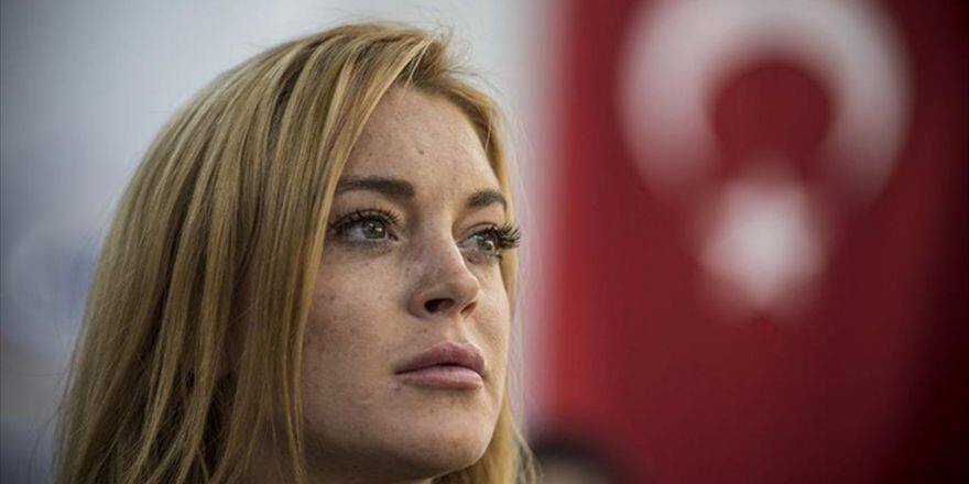 Lindsay Lohan'dan "Teröre Lanet" Mesajı