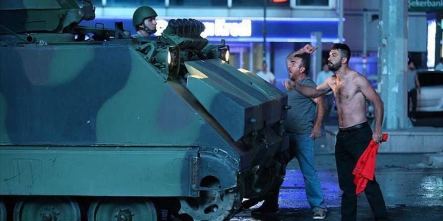 'Batı'nın Darbedeki Tutumu İslamofobi'nin Bir Şekli'