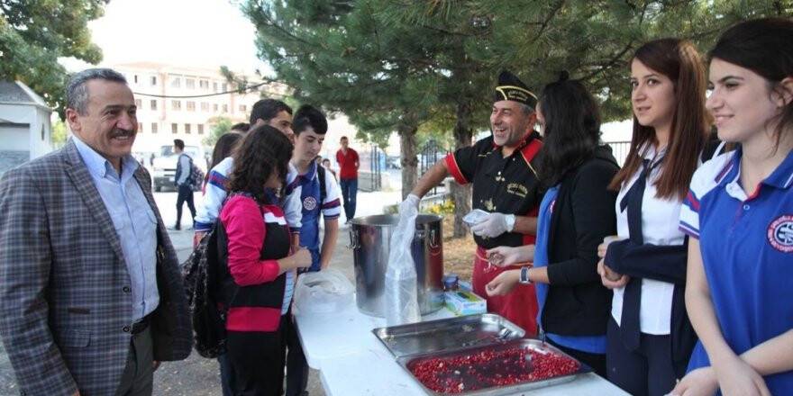 Başkan Tutal, aşure etkinliklerine katıldı