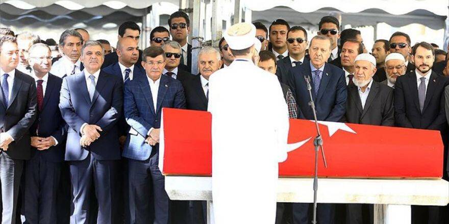 Eski Maliye Bakanı Unakıtan Son Yolculuğuna Uğurlandı