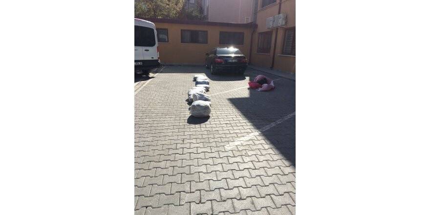 Kiralık lüks otomobille uyuşturucu sevkiyatı