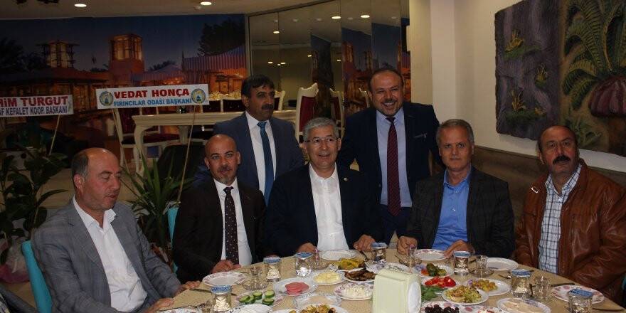 Berber ve kuaförler kahvaltıda buluştu