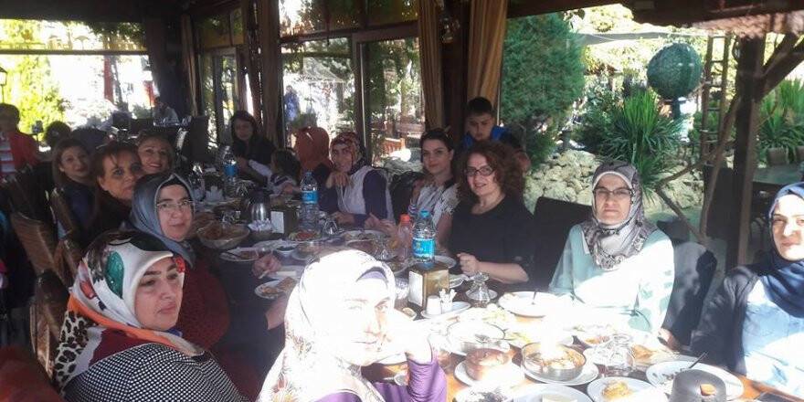 Kampüs Koleji 3-B sınıfı hafta sonu kahvaltısında