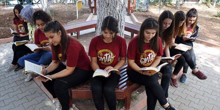 Kitap Bağışı Sayesinde Hapis Cezasından Kurtuldu