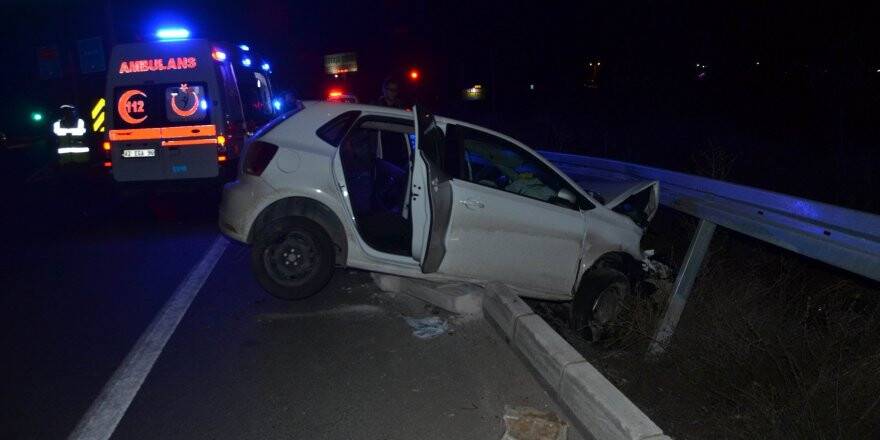 Seydişehir’de otomobil bariyerlere çarptı: 3 yaralı