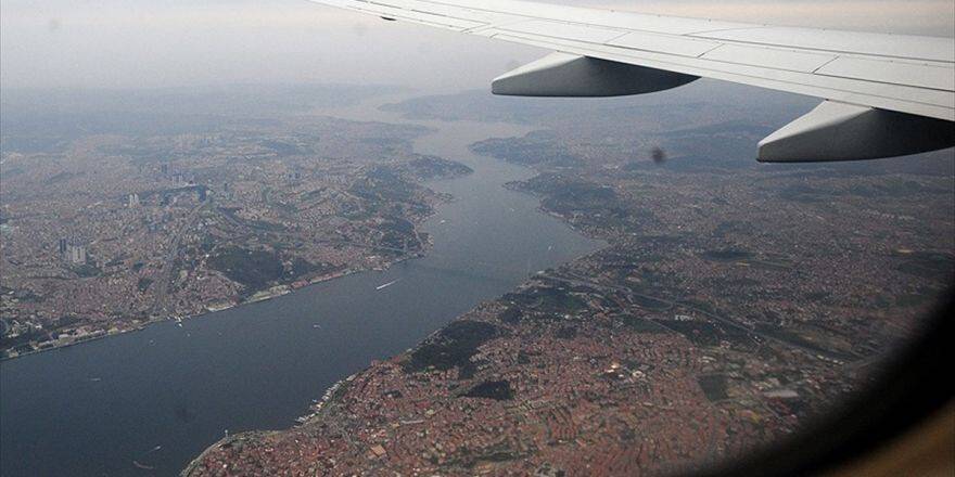 Çevreci Pilot Denizi Kirleten Gemiyi Bildirdi