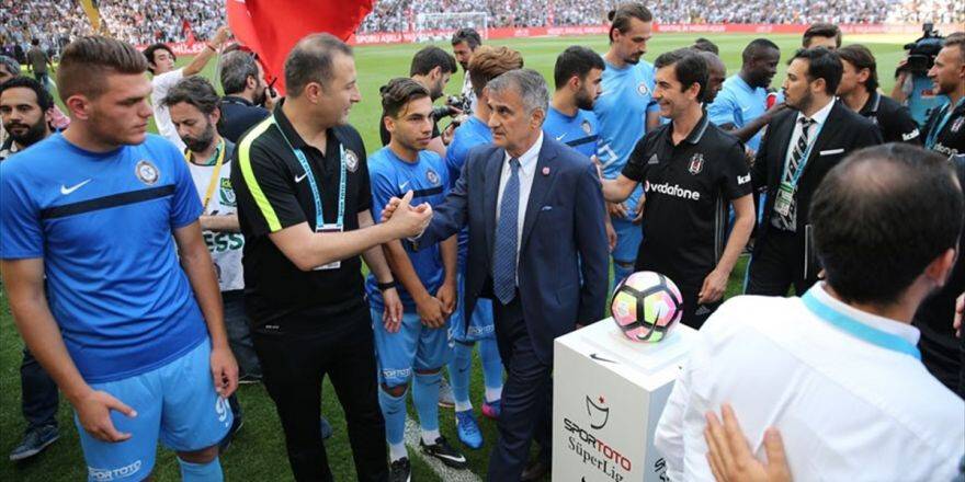 Beşiktaş Şampiyonluk Kupasını Aldı