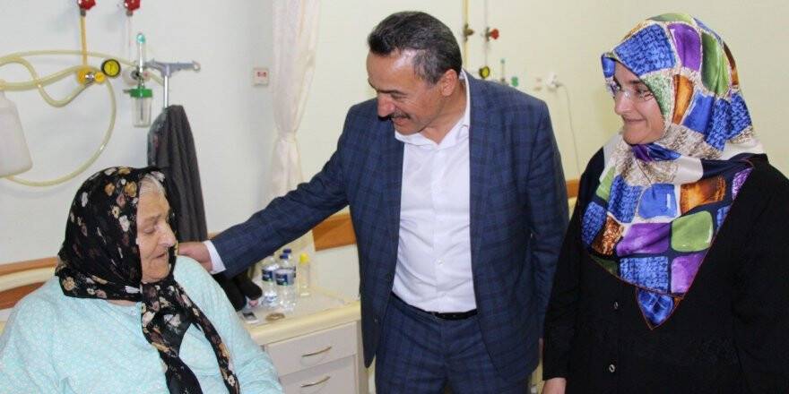 Başkan Tutal, Kadir Gecesinde hastaları unutmadı