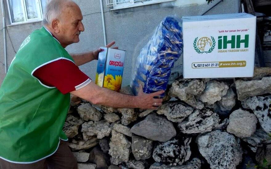 Seydişehir'de İHH'nın gıda ve giyim yardımı