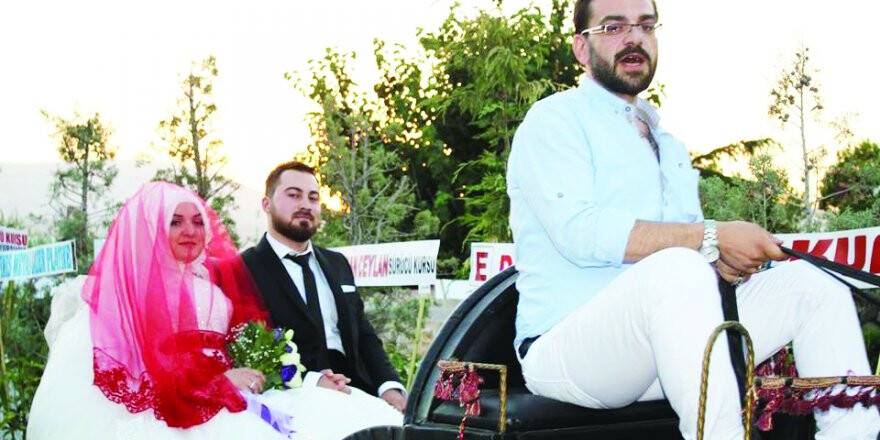 Melike ile Mücahit dünya evine girdi