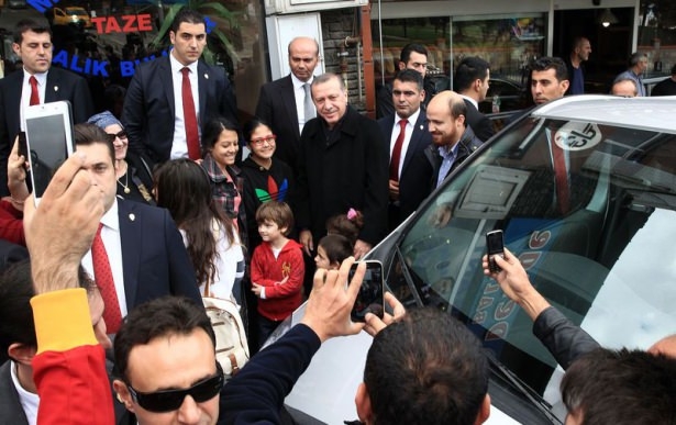 Erdoğan, oğlu ve torunuyla market alışverişinde 4