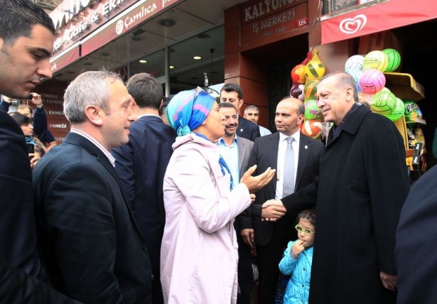 Erdoğan, oğlu ve torunuyla market alışverişinde 6