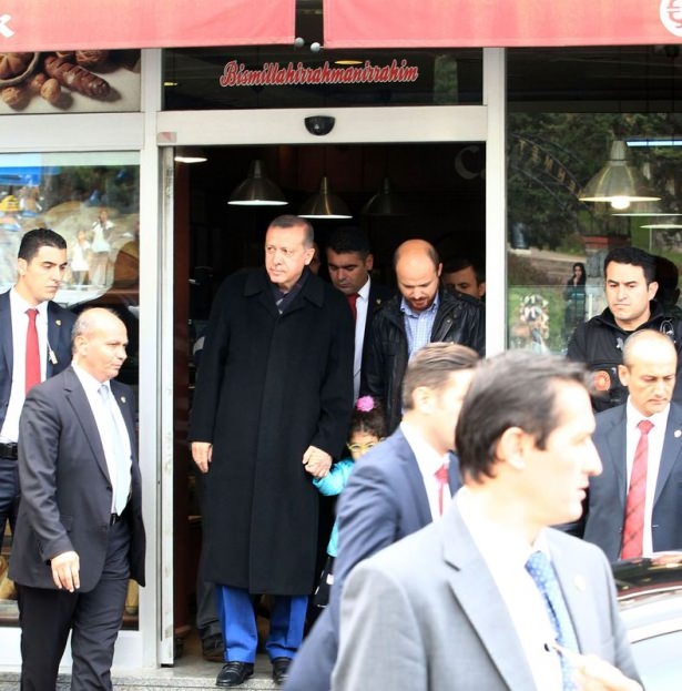 Erdoğan, oğlu ve torunuyla market alışverişinde 9