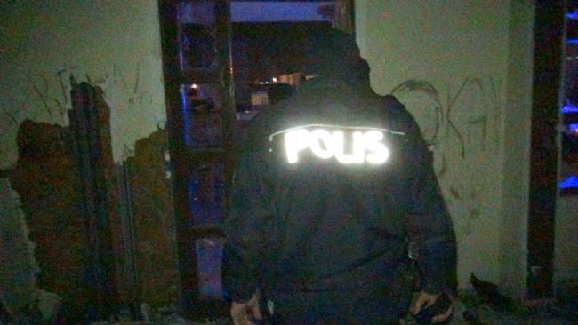 Kars'da ihbar yağdı, polis gece boyu baskın yaptı 10