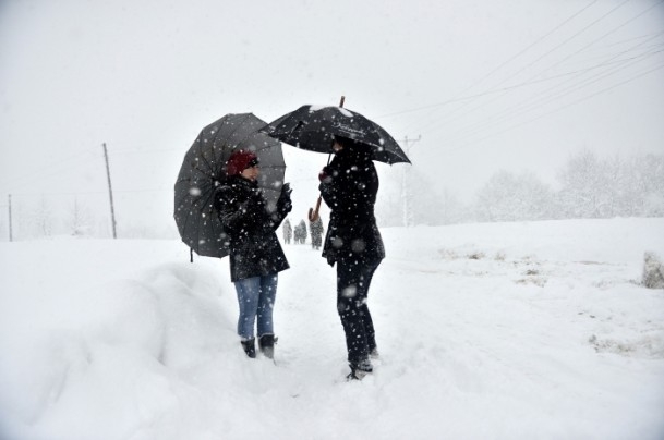Bolu Dağı'nda kar yağışı nedeniyle mahsur kaldılar 16