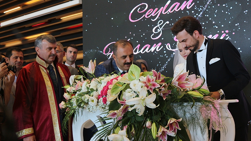 Konya Büyükşehir Belediye Başkanı Tahir Akyürek oğlunu evlendirdi 32