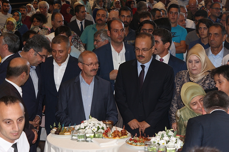 Konya Büyükşehir Belediye Başkanı Tahir Akyürek oğlunu evlendirdi 7