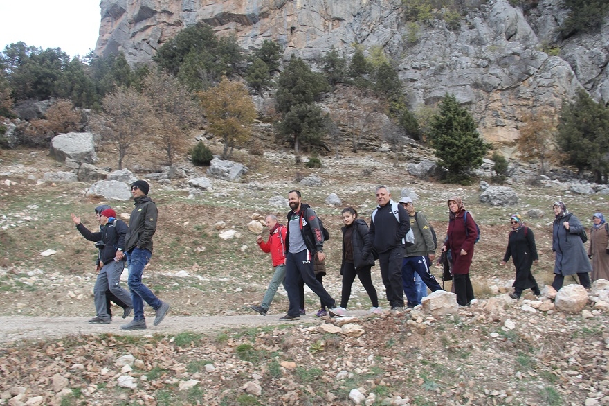 Beyşehir'de doğaseverlere 'Çamlık Mağaraları' tanıtıldı 2