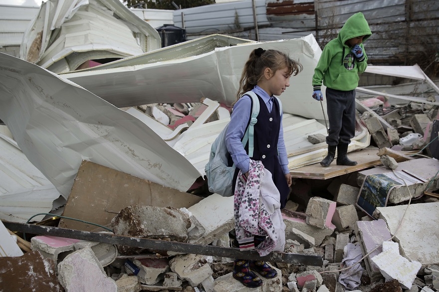 İsrail Doğu Kudüs'te Filistinlilere ait 3 evi yıktı 4