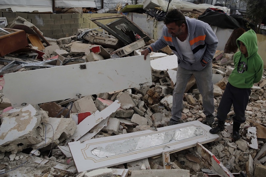 İsrail Doğu Kudüs'te Filistinlilere ait 3 evi yıktı 7