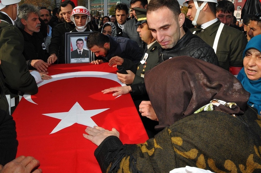 Konyalı Şehit Uzman Çavuş Aykut Kazar gözyaşlarıyla toprağa verildi 3