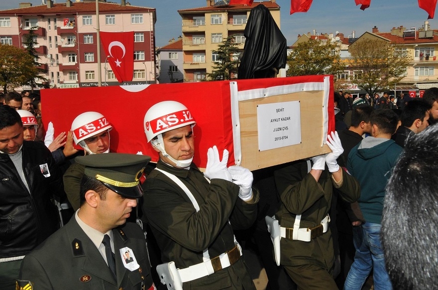 Konyalı Şehit Uzman Çavuş Aykut Kazar gözyaşlarıyla toprağa verildi 4