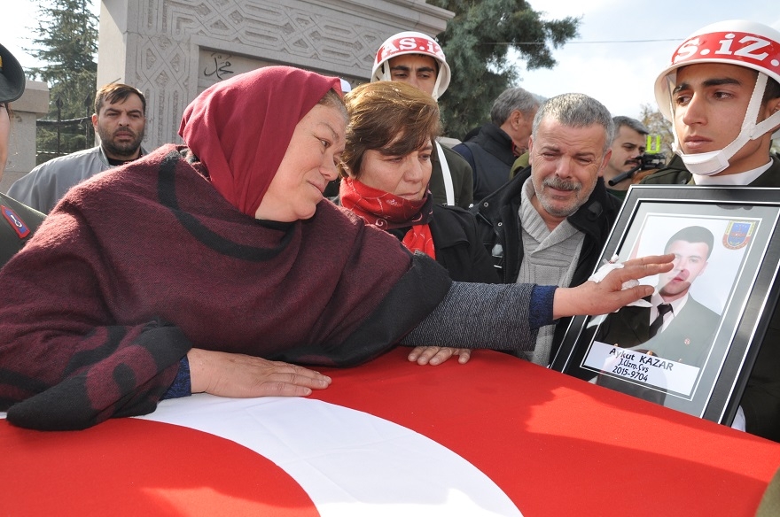Konyalı Şehit Uzman Çavuş Aykut Kazar gözyaşlarıyla toprağa verildi 5