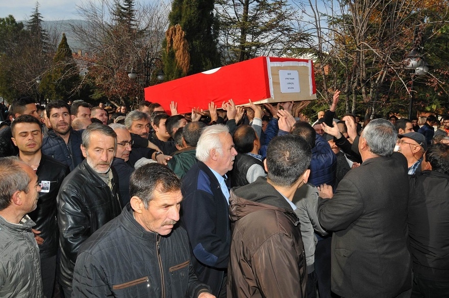 Konyalı Şehit Uzman Çavuş Aykut Kazar gözyaşlarıyla toprağa verildi 6