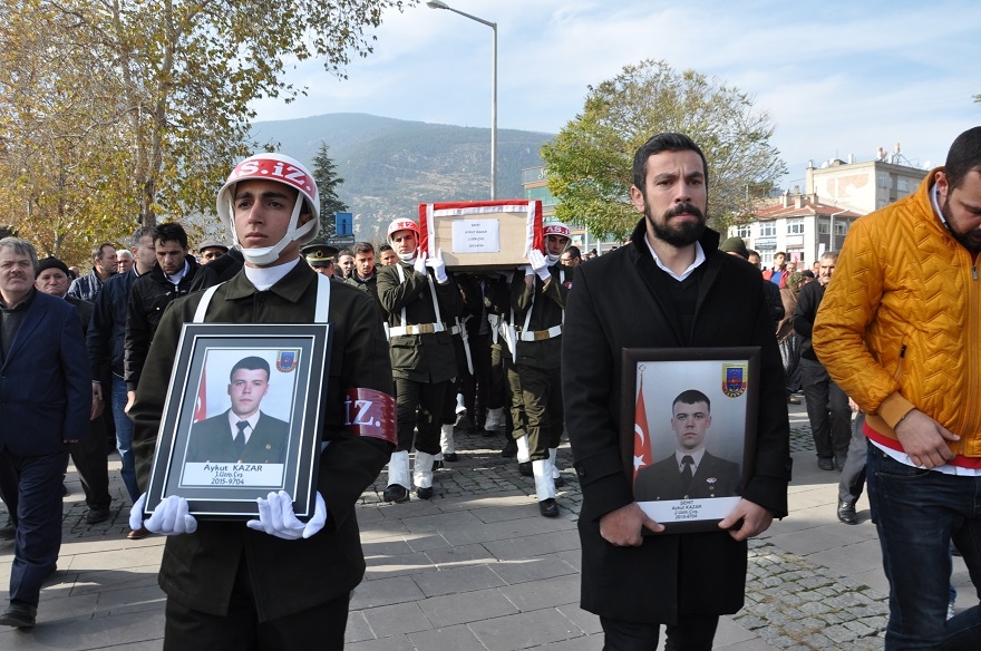 Konyalı Şehit Uzman Çavuş Aykut Kazar gözyaşlarıyla toprağa verildi 7