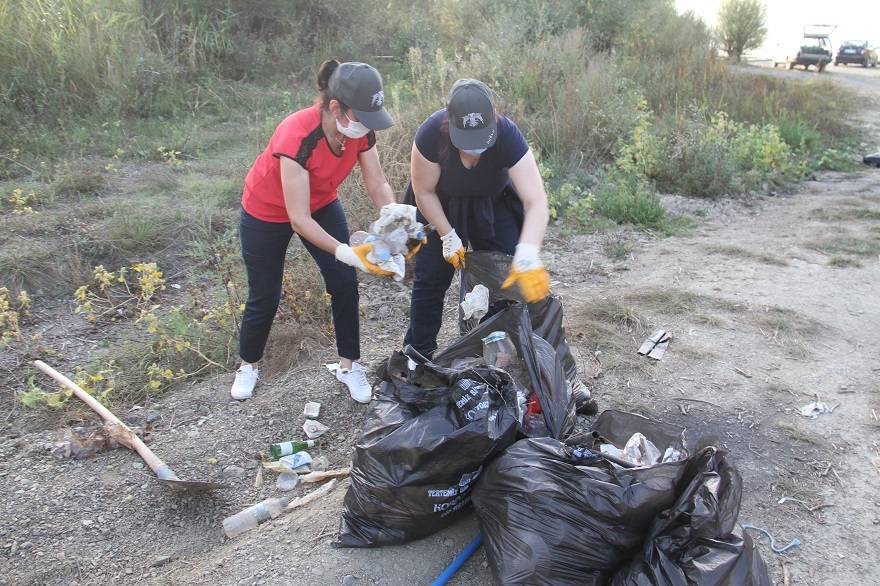 Beyşehir'de çevre gönüllüleri doğayı temizleyebilmek için birbiriyle yarışıyor 11