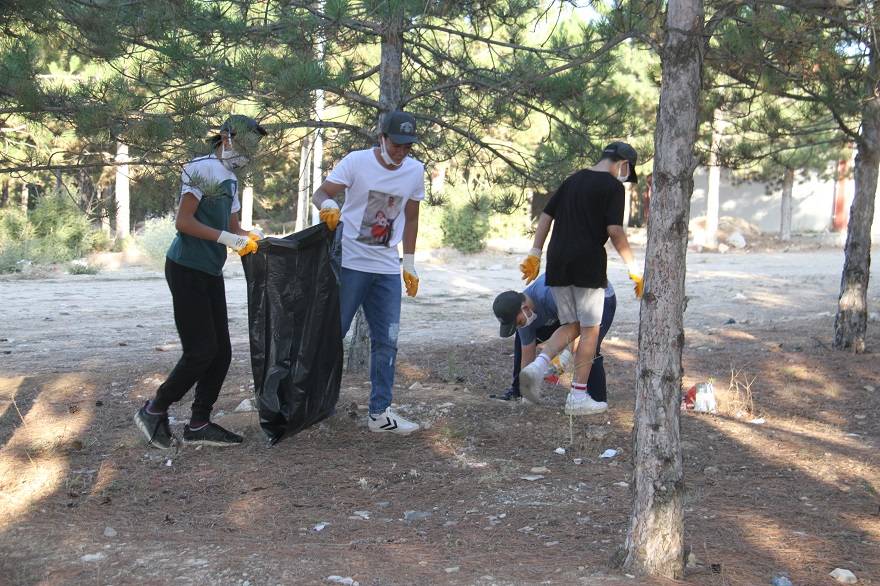 Beyşehir'de çevre gönüllüleri doğayı temizleyebilmek için birbiriyle yarışıyor 14