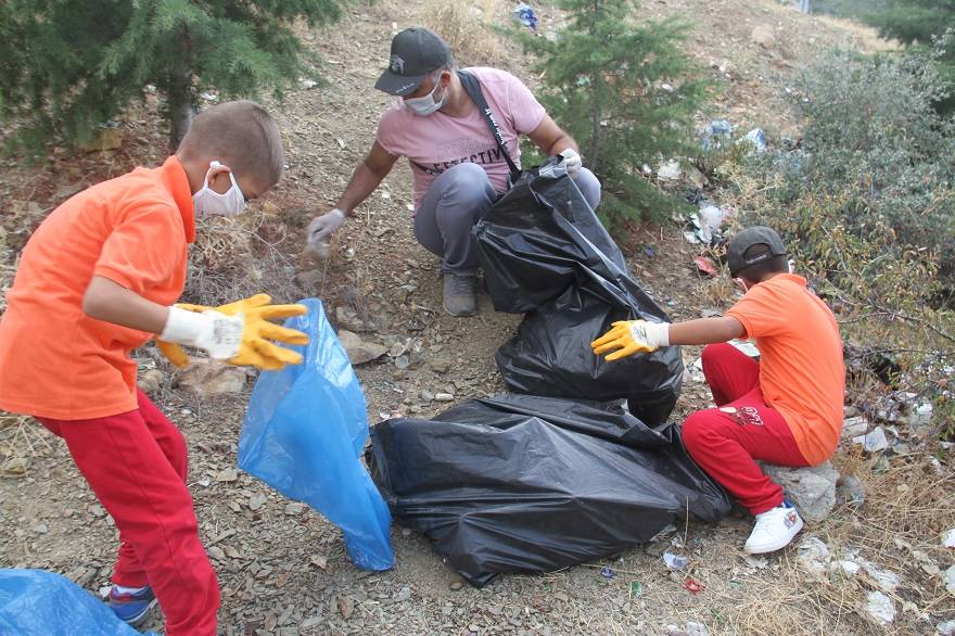 Beyşehir'de çevre gönüllüleri doğayı temizleyebilmek için birbiriyle yarışıyor 4