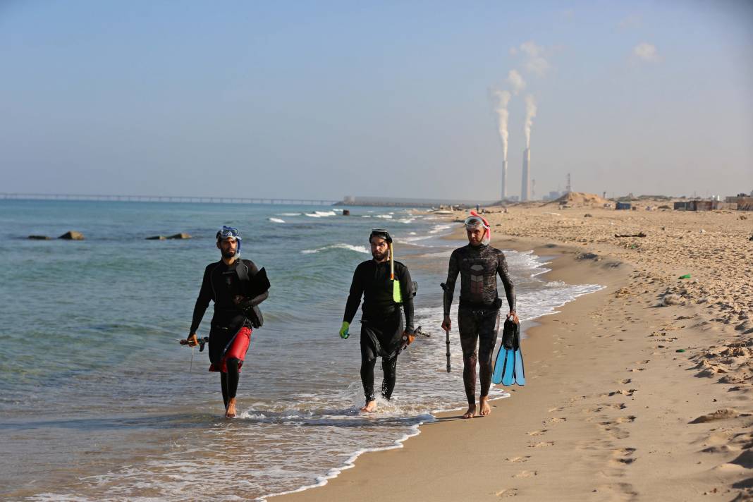 Filistinli fotoğrafçının objektifinden Gazzeli balıkçılar 17