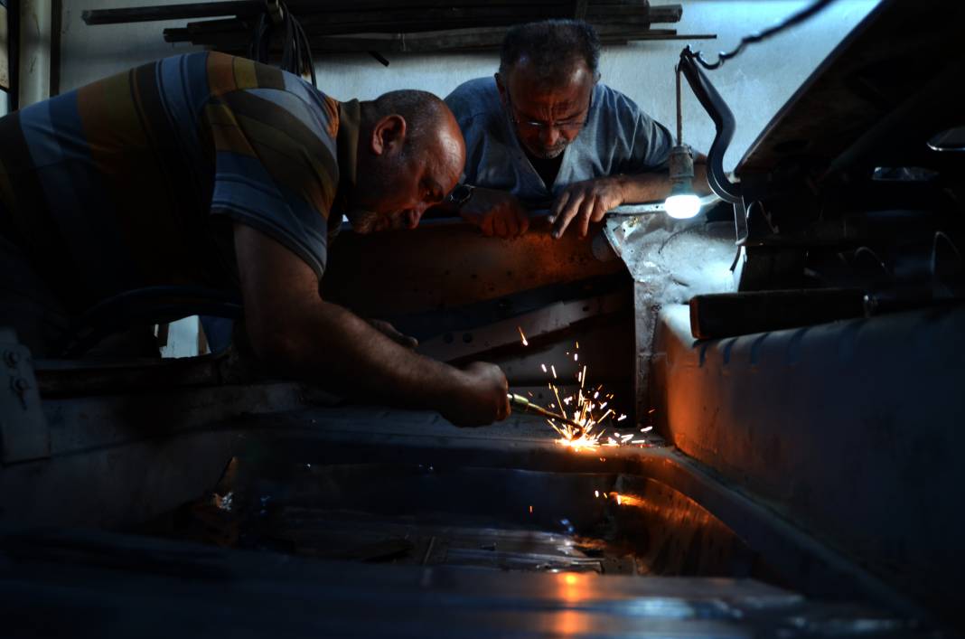 Konya'da  klasik otomobilleri hurdadan alıp eski ihtişamına kavuşturuyor 11