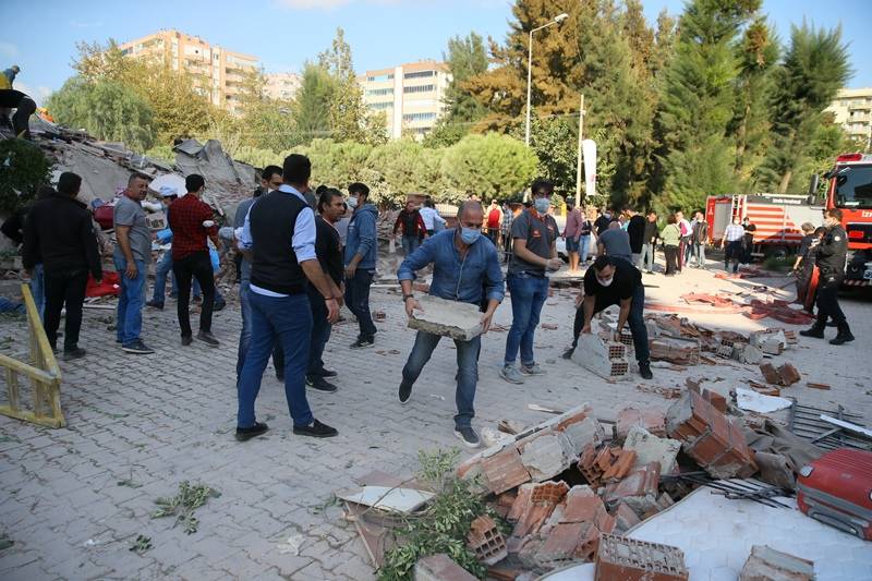 İzmir'de deprem 74