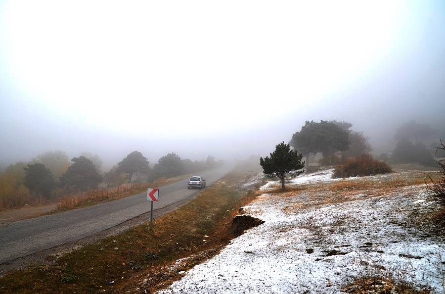 Konya’da kar yağışı ve sis sonbahar renkleriyle güzel görüntüler oluşturdu 13
