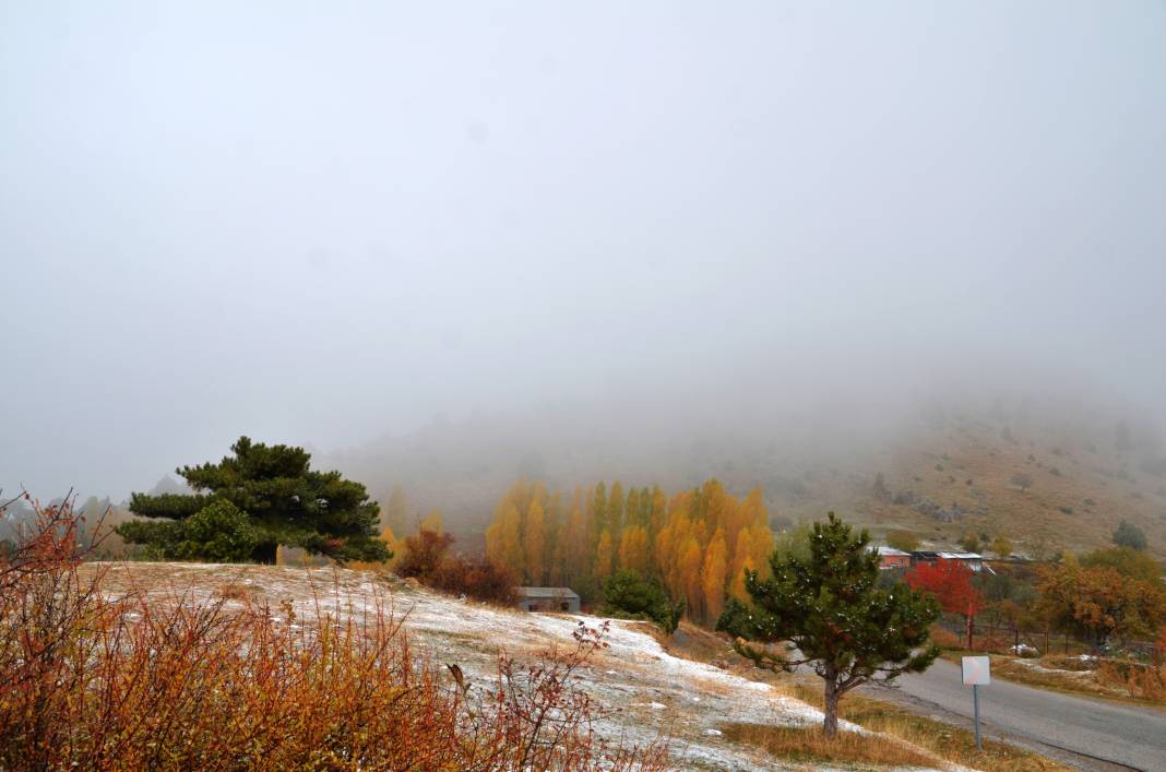 Konya’da kar yağışı ve sis sonbahar renkleriyle güzel görüntüler oluşturdu 15